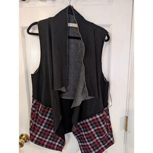 Stella Sky Grunge Black With Red Plaid Waterfall Sweater Vest Medium